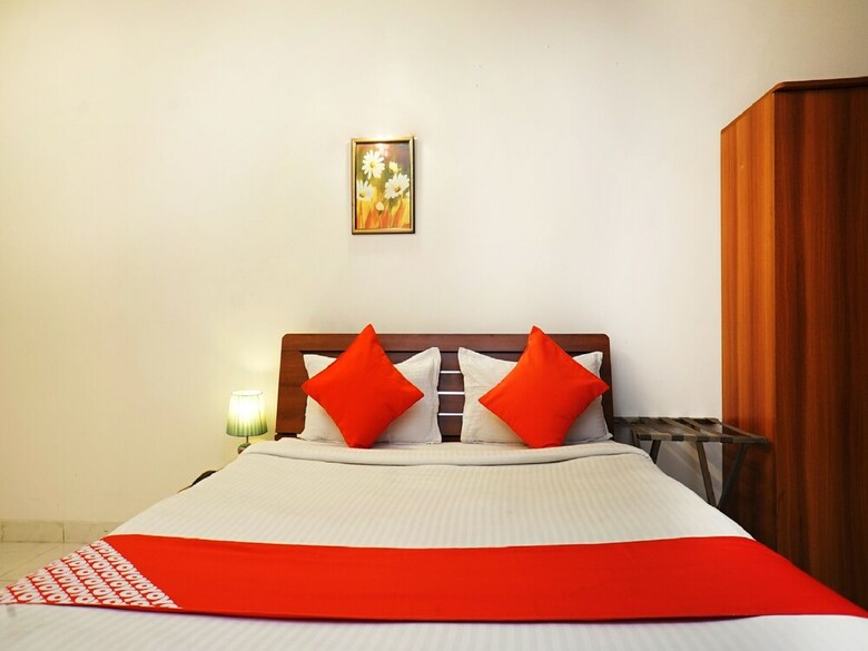 Hotel Oyo 23239 10 Blossoms Service Apartments