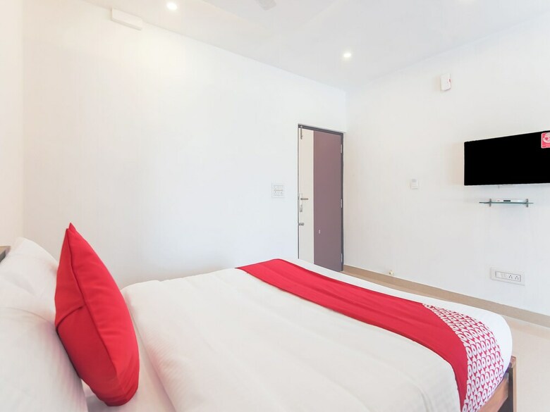 Hotel Oyo 26769 Vijaya Comfort Inn