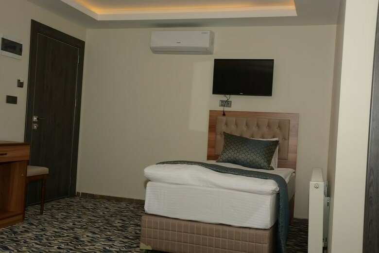 Ada Hotel