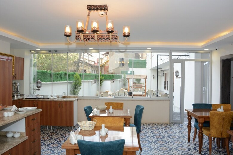 Ada Hotel