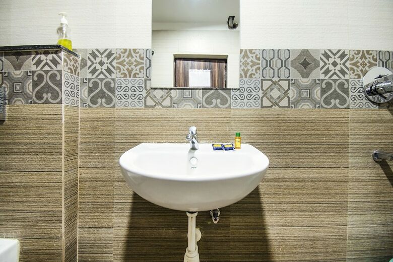 Hotel Fabexpress Lions India