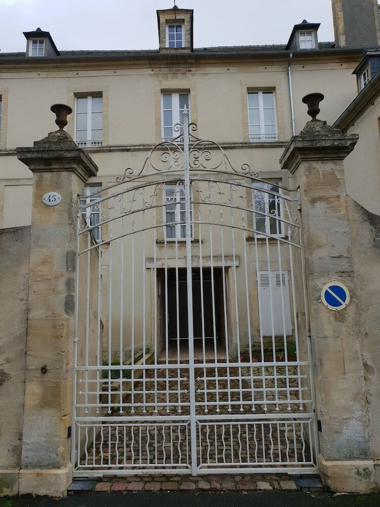 Au Loup Historic Apartments