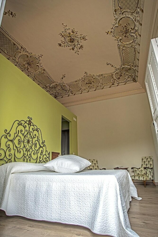 B&B Acanthus