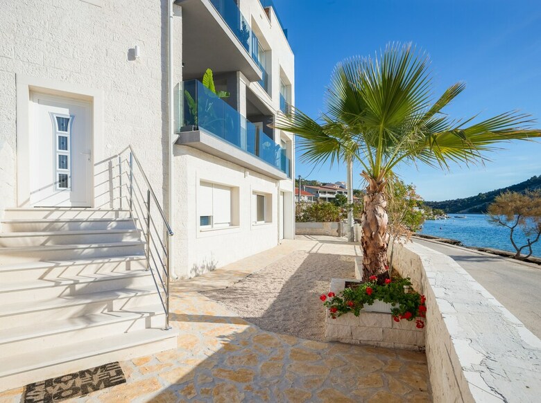 Beachfront Luxury Villa