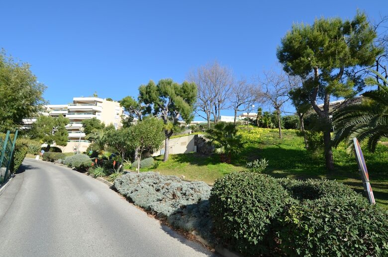 Spacious Apartment 5 Persons With Swimming-pool And Terrace Nice West