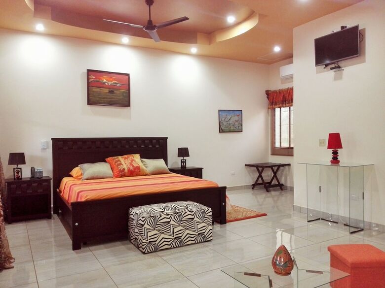 Restaurante, Cigar Bar, Whisky Lounge, Hostal Suite Dos Visiones