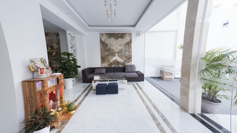 White Diamond Hotel
