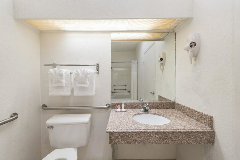 Hotel Americas Best Value Inn & Suites Ft. Worth S