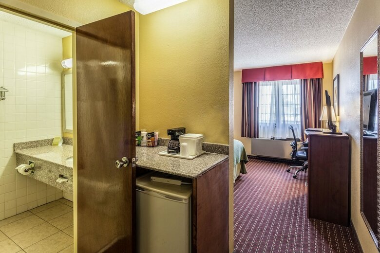 Motel Quality Inn & Suites