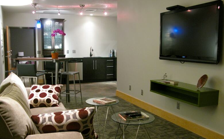 Hotel Suites At 118