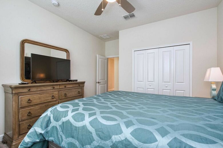 Storey Lake- 6 Bedroom Pool Home- 1668st
