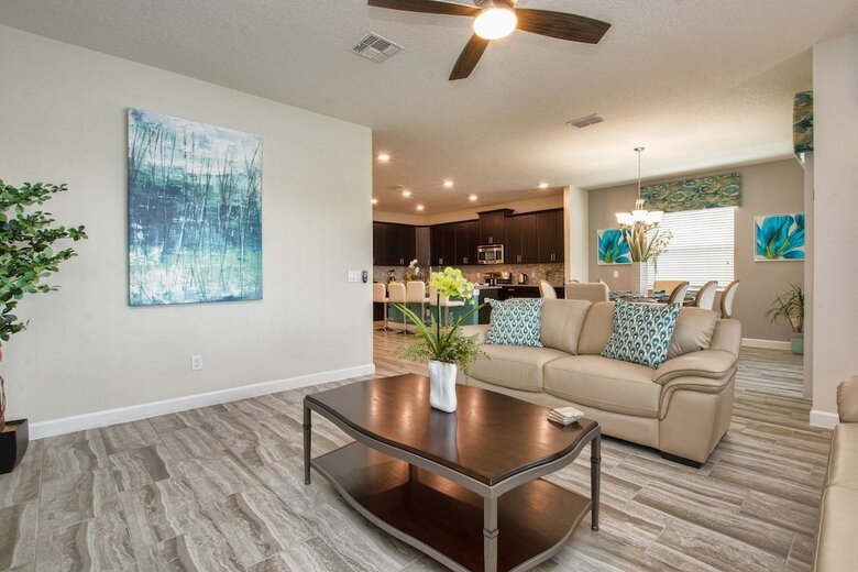 Storey Lake- 6 Bedroom Pool Home- 1655st