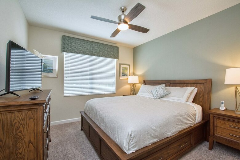 Storey Lake- 6 Bedroom Pool Home- 1655st