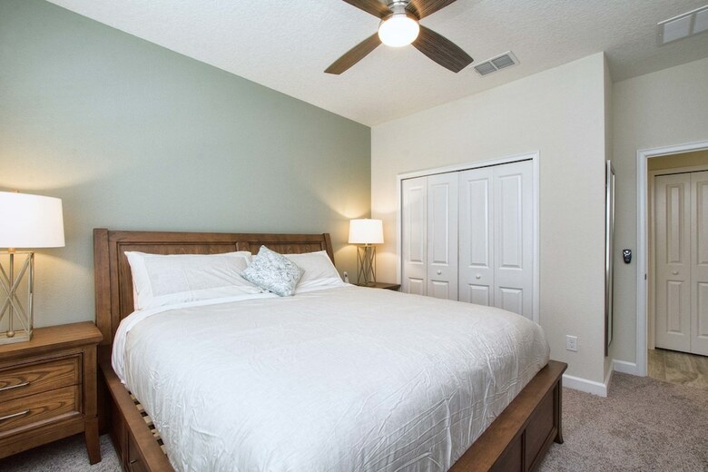 Storey Lake- 6 Bedroom Pool Home- 1655st