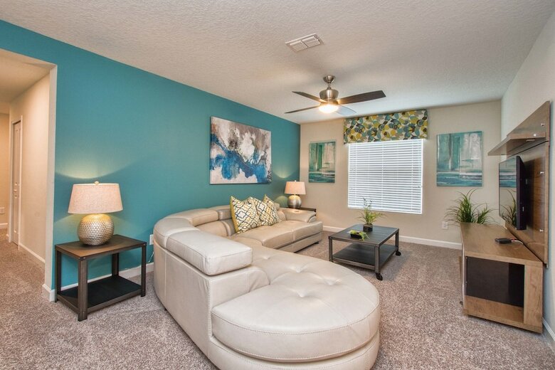 Storey Lake- 6 Bedroom Pool Home- 1655st