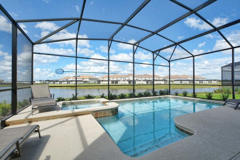 Storey Lake- 6 Bedroom Pool Home- 1655st