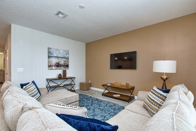 Storey Lake- 6 Bedroom Pool Home-1662st