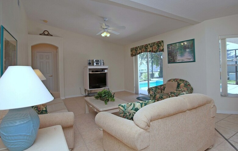 Greater Groves - 5 Bedrooms House W/pool-5202gg