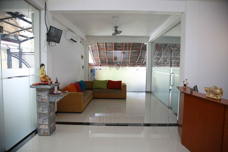 Oyo 495 H M C Hotel Leisure House