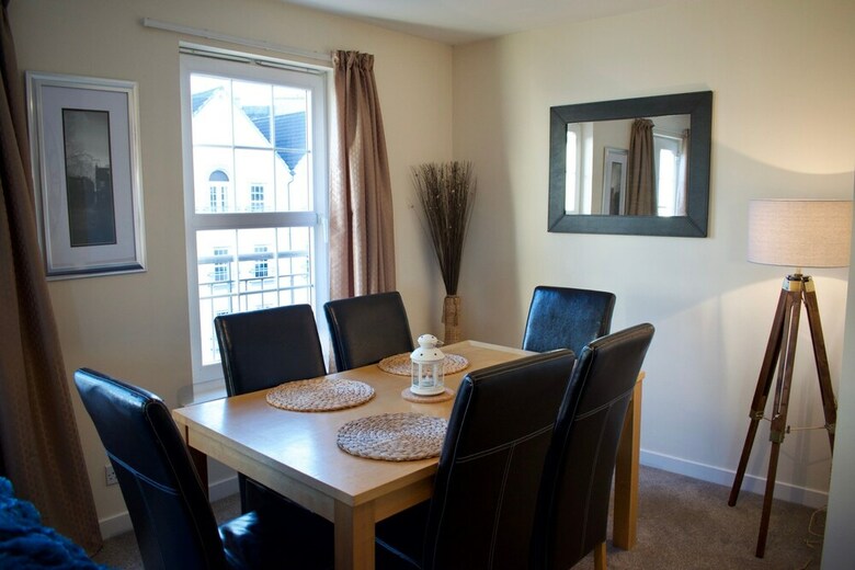 Traditional 2 Bedroom Edinburgh Apartment