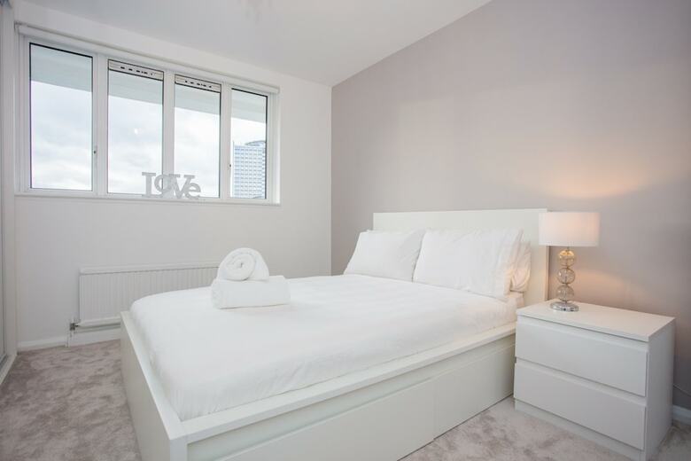 1 Bedroom Apartment With Balcony In Angel
