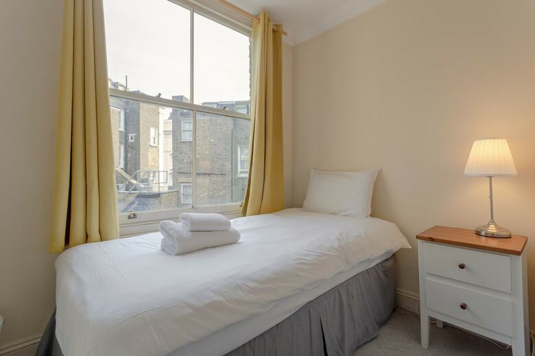 2 Bedroom Apartment In Pimlico London