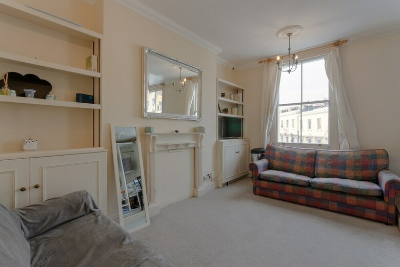 2 Bedroom Apartment In Pimlico London