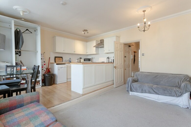 2 Bedroom Apartment In Pimlico London