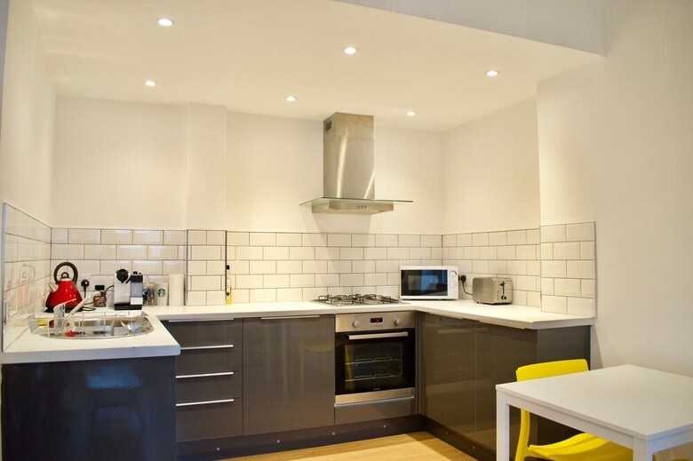 Modern 1 Bedroom Leith Apartment