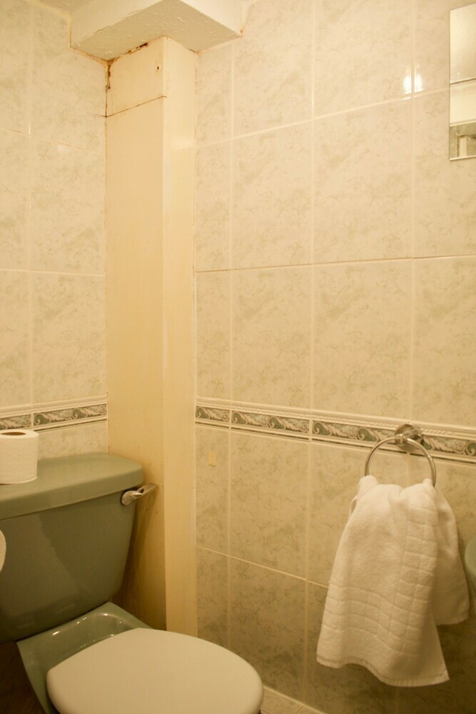 Modern 1 Bedroom Leith Apartment