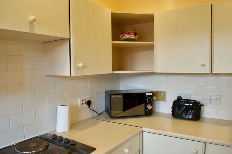 Top Floor 2 Bedroom Apartment Near Leith Walk