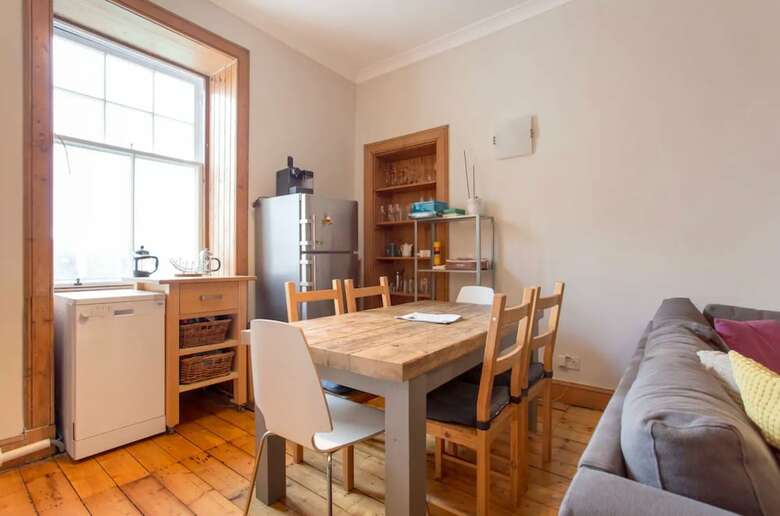 Apartamentos Spacious Traditional 3 Bedroom Flat In New Town