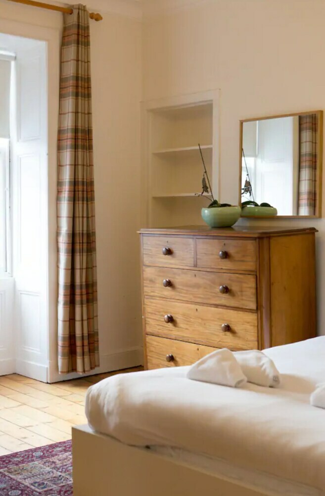 Apartamentos Spacious Traditional 3 Bedroom Flat In New Town