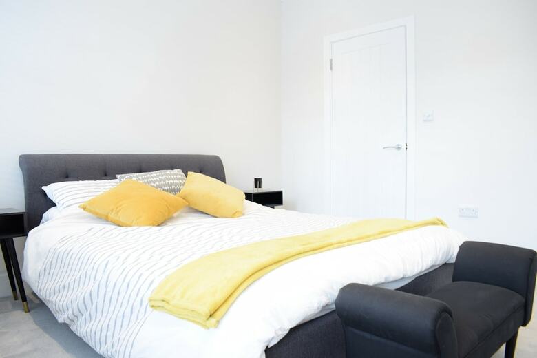 3 Bedroom Garden House In Earlsfield