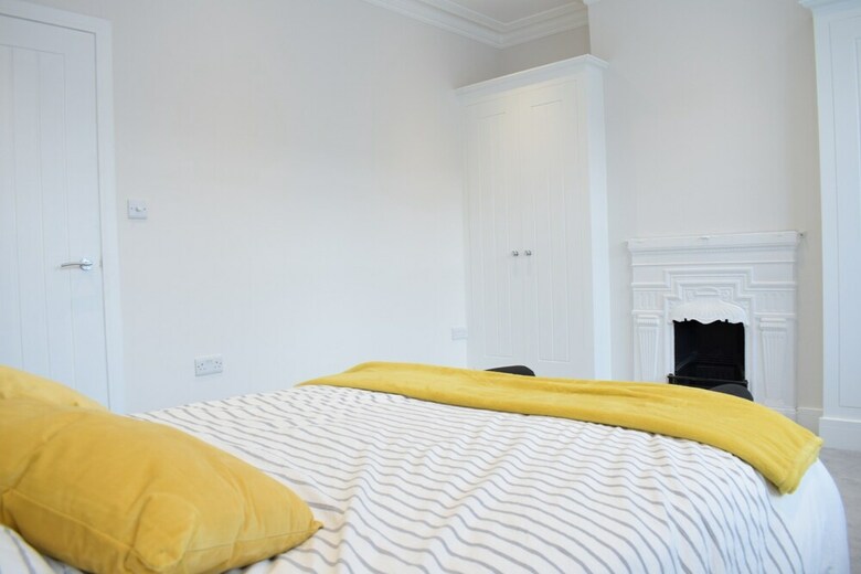 3 Bedroom Garden House In Earlsfield