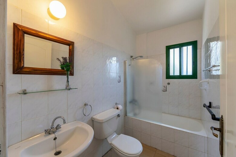 Villa Xenia - Near Coral Bay Beach