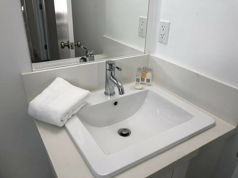 Brand New Luxury Spacious 3bdr Townhome Close To 3rd St