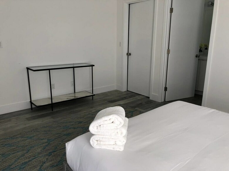 Brand New Luxury Spacious 3bdr Townhome Close To 3rd St