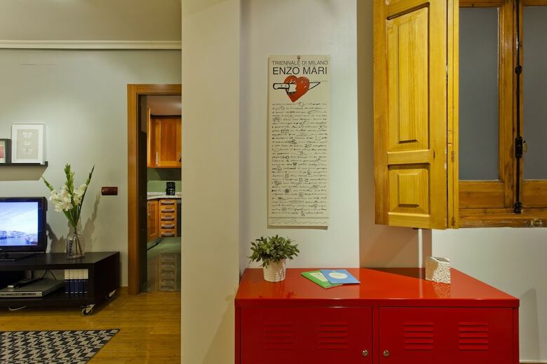 A Stylish And Cozy One Bedroom Apartment