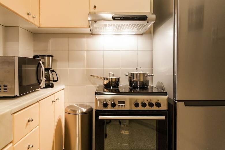 Charming Acropolis Metro Apartment