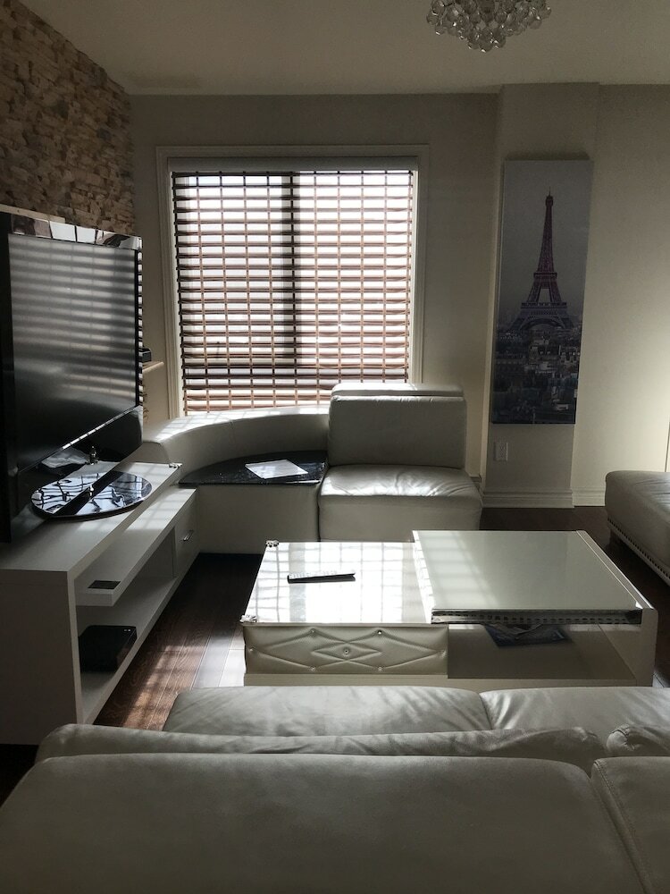 Laval Centre Apartment