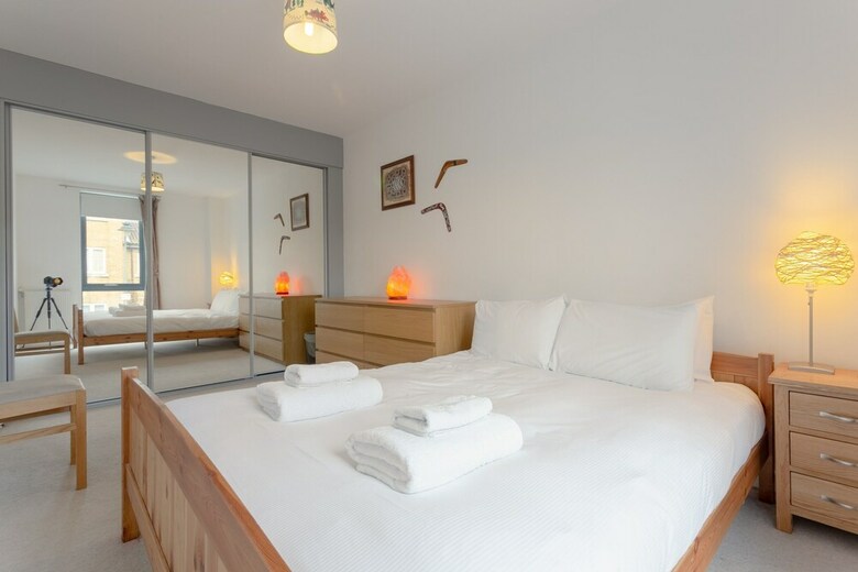 Modern 3 Bedroom Duplex Apartment In Stepney