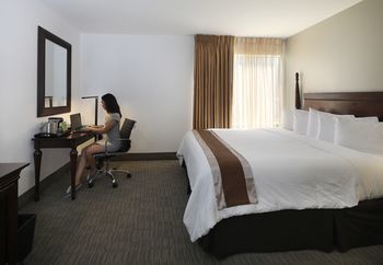 Anaheim Plaza Hotel