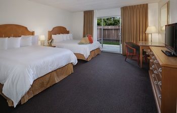 Anaheim Plaza Hotel