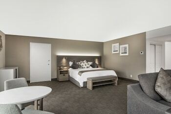 Anaheim Plaza Hotel