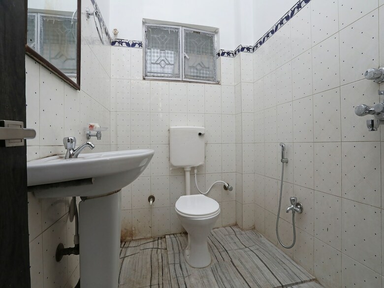 Oyo 22625 Hotel Kuber