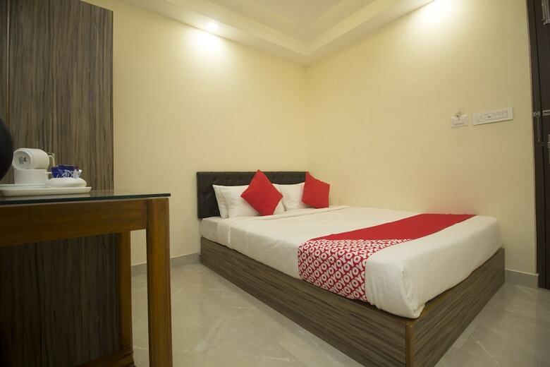 Hotel Oyo 24810 Silver Crescent