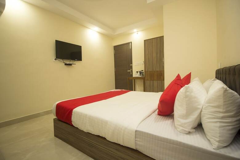 Hotel Oyo 24810 Silver Crescent