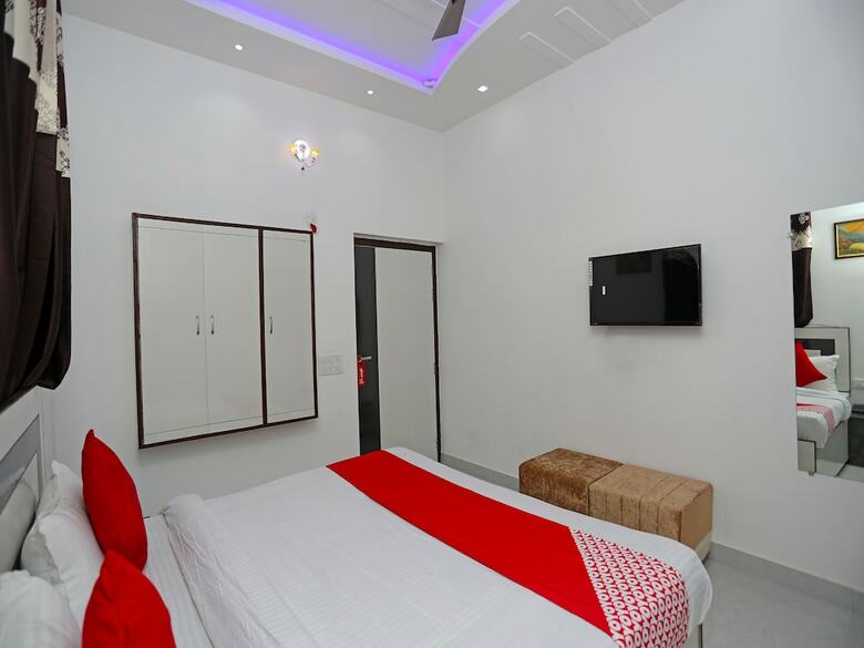 Oyo 26628 Hotel Rest Palace