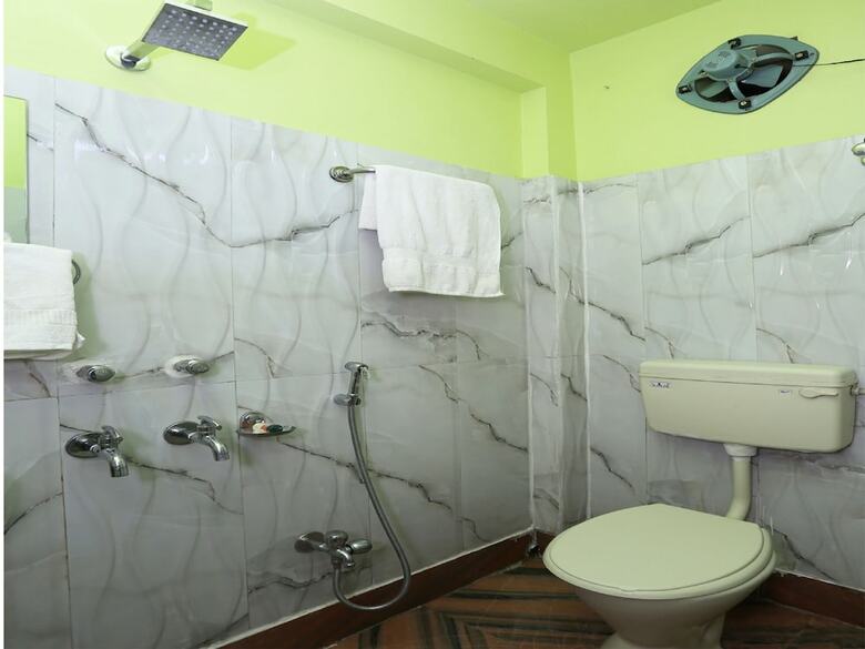 Hotel Oyo 13568 Debalay Guest House